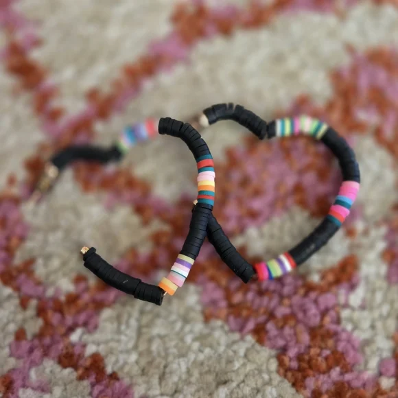 Mixed Jewelry Bag Of Earrings with Gold and Silver Tones - Picture 8 of 16